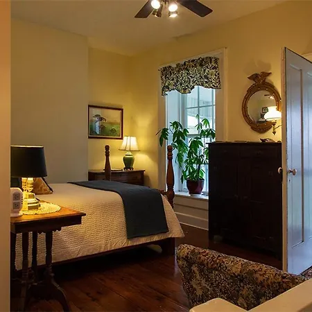 The Denny House Bed & Breakfast Paint Lick Exterior photo